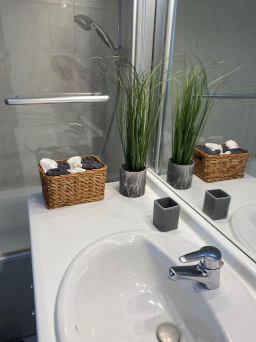 מונטרוג' Magnifique Duplex 45 M2 Aux Portes De Paris Metro Barbara A 30Mn Expo Porte De Versailles מראה חיצוני תמונה