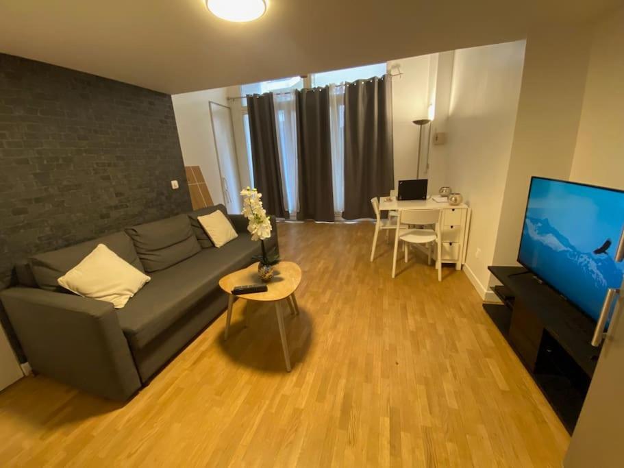 מונטרוג' Magnifique Duplex 45 M2 Aux Portes De Paris Metro Barbara A 30Mn Expo Porte De Versailles מראה חיצוני תמונה