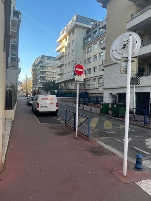 מונטרוג' Magnifique Duplex 45 M2 Aux Portes De Paris Metro Barbara A 30Mn Expo Porte De Versailles מראה חיצוני תמונה