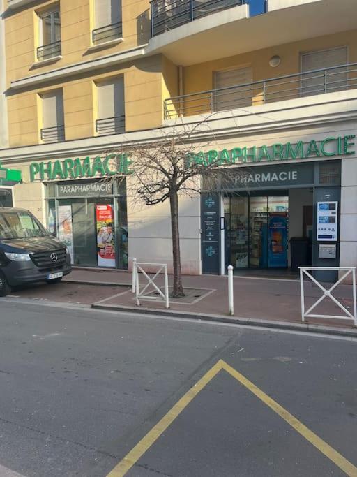 מונטרוג' Magnifique Duplex 45 M2 Aux Portes De Paris Metro Barbara A 30Mn Expo Porte De Versailles מראה חיצוני תמונה