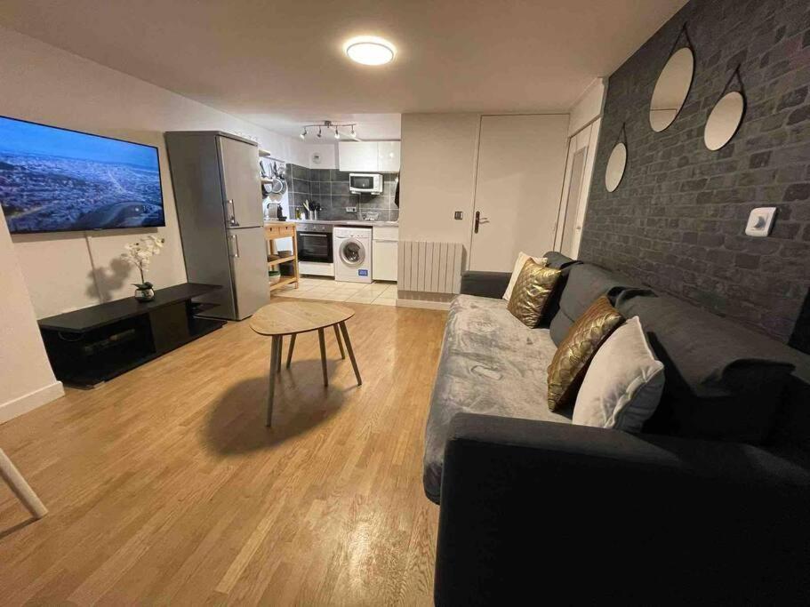 מונטרוג' Magnifique Duplex 45 M2 Aux Portes De Paris Metro Barbara A 30Mn Expo Porte De Versailles מראה חיצוני תמונה