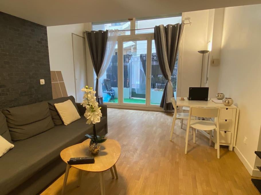 מונטרוג' Magnifique Duplex 45 M2 Aux Portes De Paris Metro Barbara A 30Mn Expo Porte De Versailles מראה חיצוני תמונה