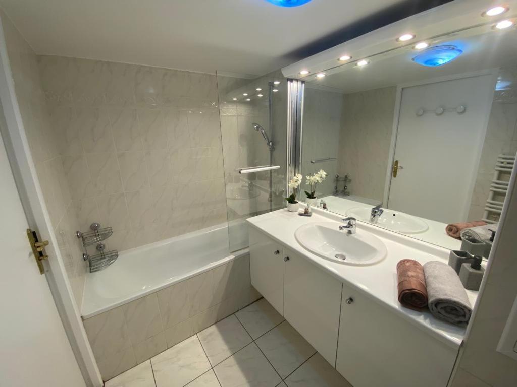 מונטרוג' Magnifique Duplex 45 M2 Aux Portes De Paris Metro Barbara A 30Mn Expo Porte De Versailles מראה חיצוני תמונה